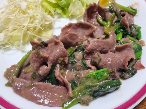 牛タンとほうれん草の炒め物